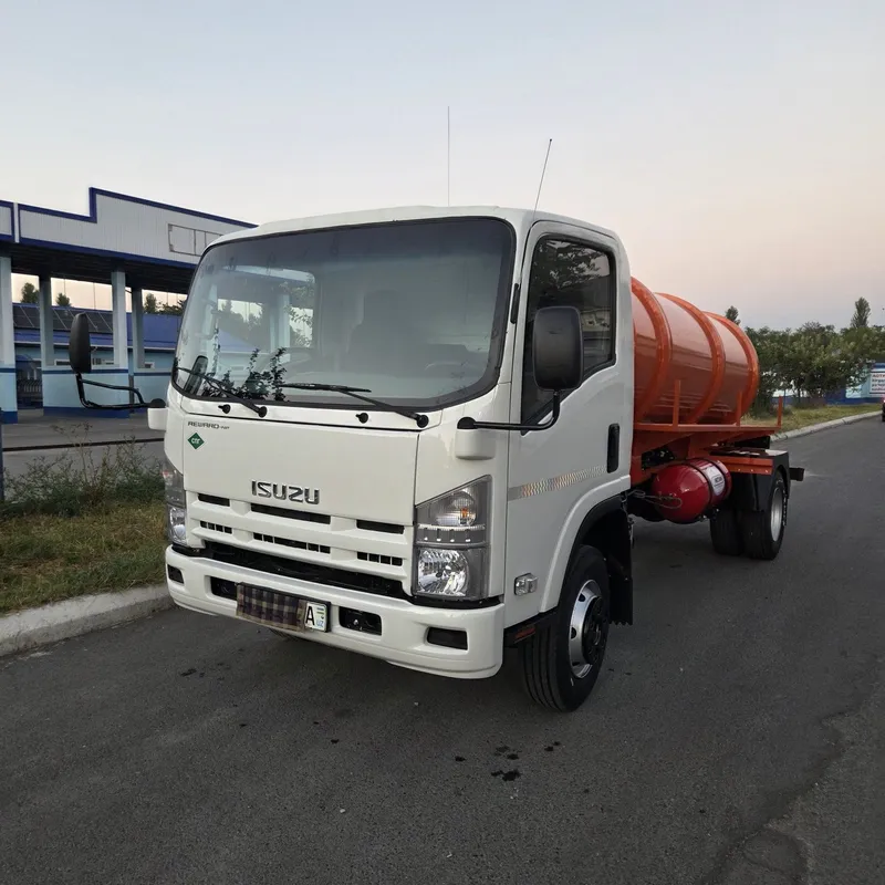 Isuzu assenizator gavnovoz sotiladi 1 Isuzu assenizator gavnovoz sotiladi 1