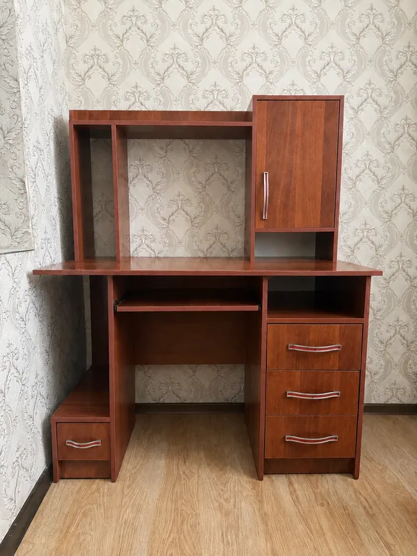 Продаётся изготовленный компьютерный стол. Продаётся изготовленный компьютерный стол.