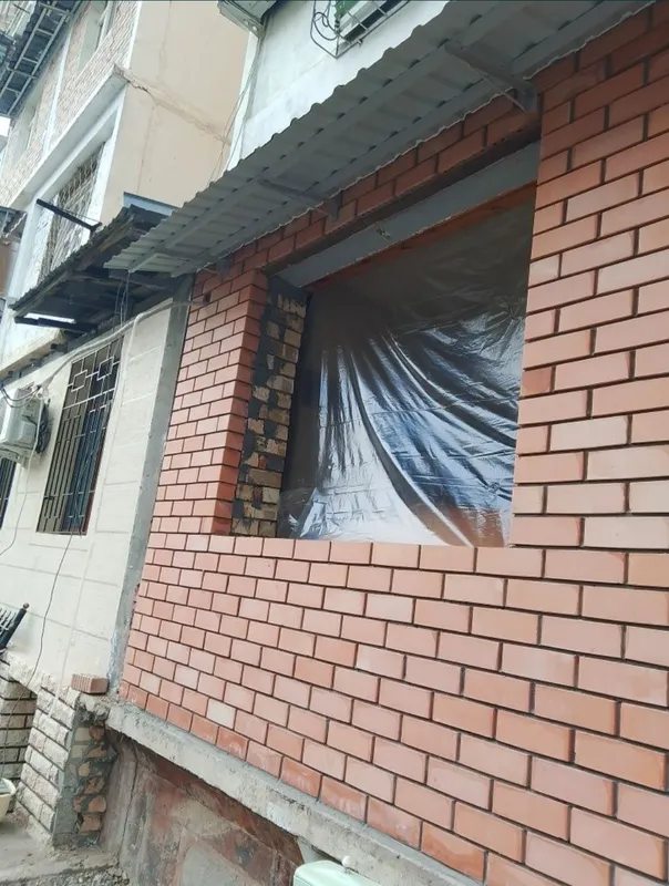 Кладка кирпича ремонт балконы установка решотки казирок — фото 1