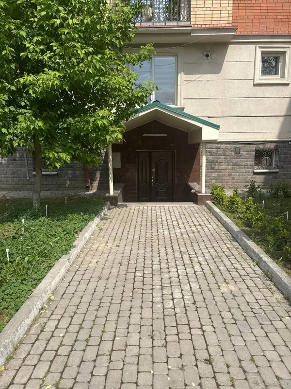 Nukis kochasi Elbek /Gabus 250 kv.m yaxshi remont 2