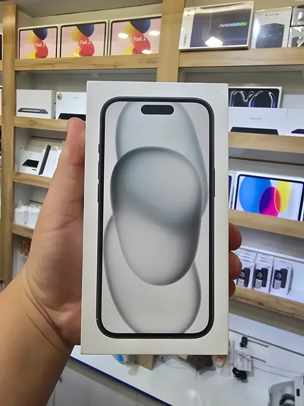 iPhone 15 iPhone 15