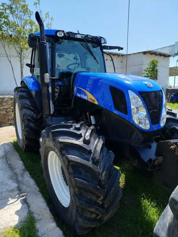 Yaxshi holatda New Holland T7060 traktor sotiladi.