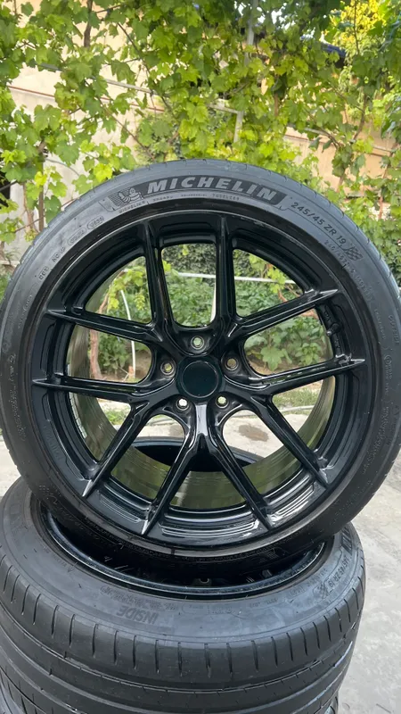 ПРОДАЮ КОМПЛЕКТ ДИСКОВ R19 С РЕЗИНОЙ MICHELIN — фото 4