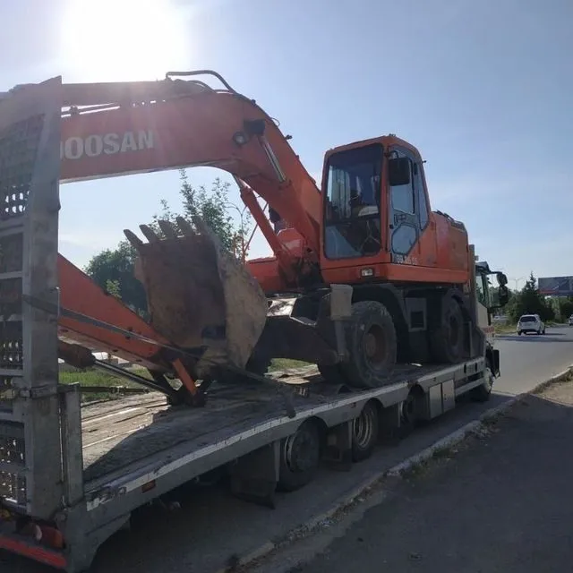 Экскаватор sotiladi ekskavator 210 3