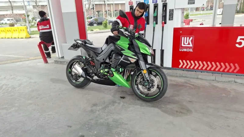Мотоцикл Kawasaki Z1000 — фото 2