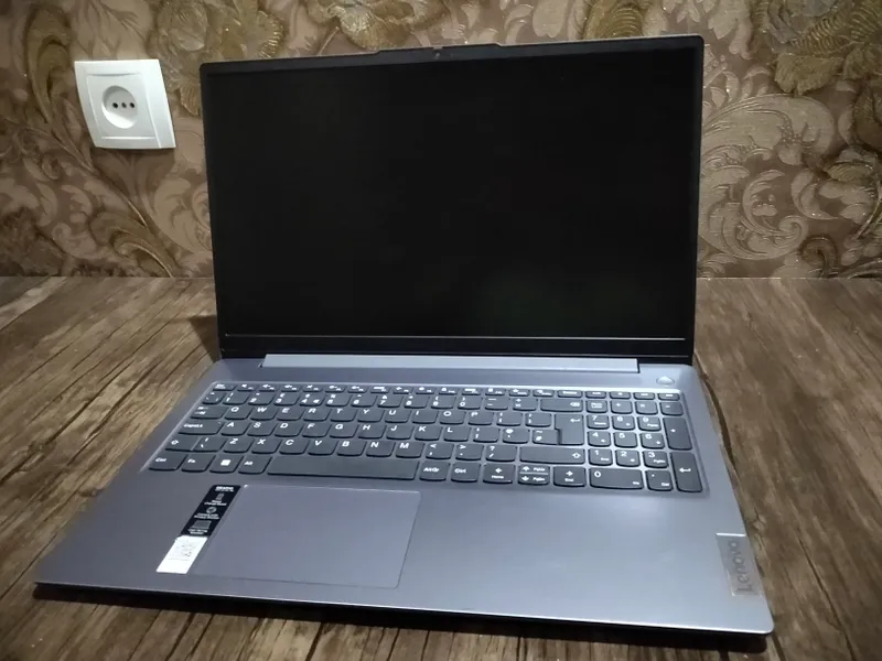 LENOVO: Состояние хорошее, отличный недорогой ноутбук 3 LENOVO: Состояние хорошее, отличный недорогой ноутбук 3