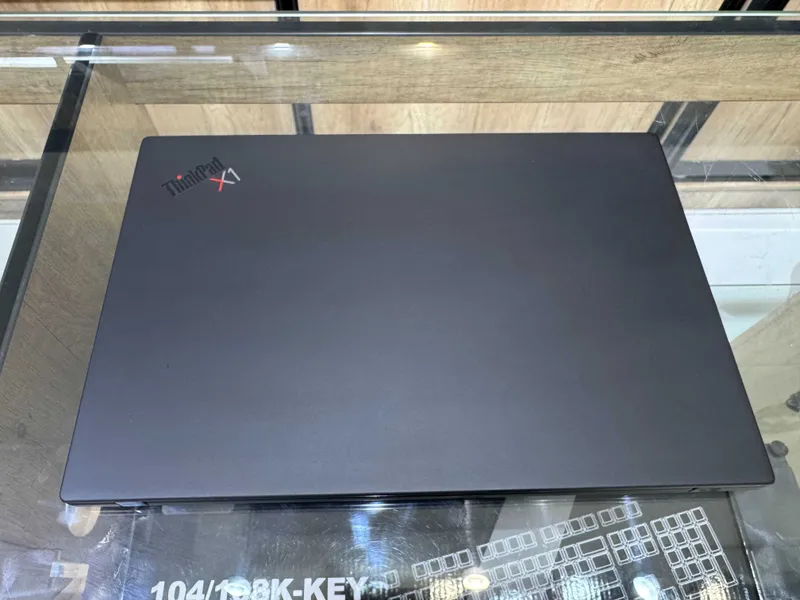 Lenovo ThinkPad X1 Carbon Intel Core i7-10610U, 16 GB tezkor xotira, 512 GB SSD 3 Lenovo ThinkPad X1 Carbon Intel Core i7-10610U, 16 GB tezkor xotira, 512 GB SSD 3