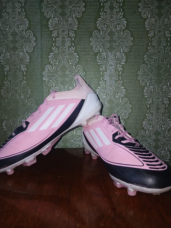 F50 butsalari juda yaxshi holatda, o‘lcham 41 1