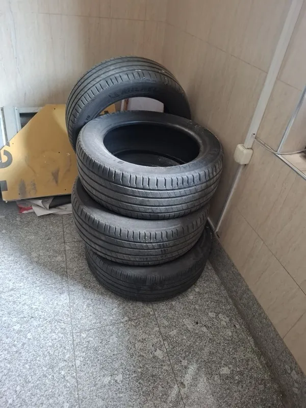 Продам шины MISHELIN R19 4 Продам шины MISHELIN R19 4