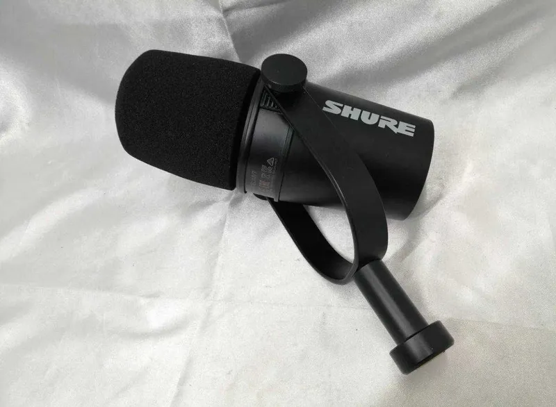 Продам микрофон Shure MV7 Продам микрофон Shure MV7