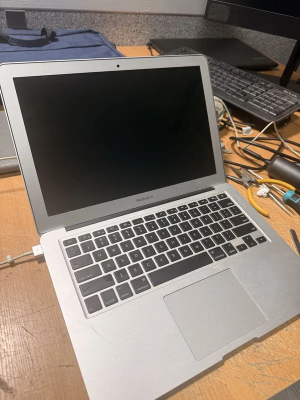 Продаётся MacBook. 1 Продаётся MacBook. 1