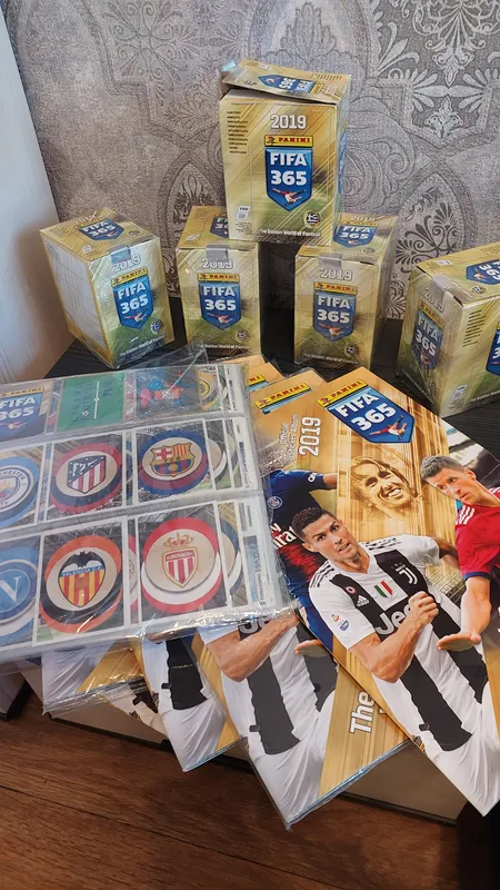 Fifa 2019 Panini - большая коллекция наклеек — фото 1 Fifa 2019 Panini - большая коллекция наклеек — фото 1