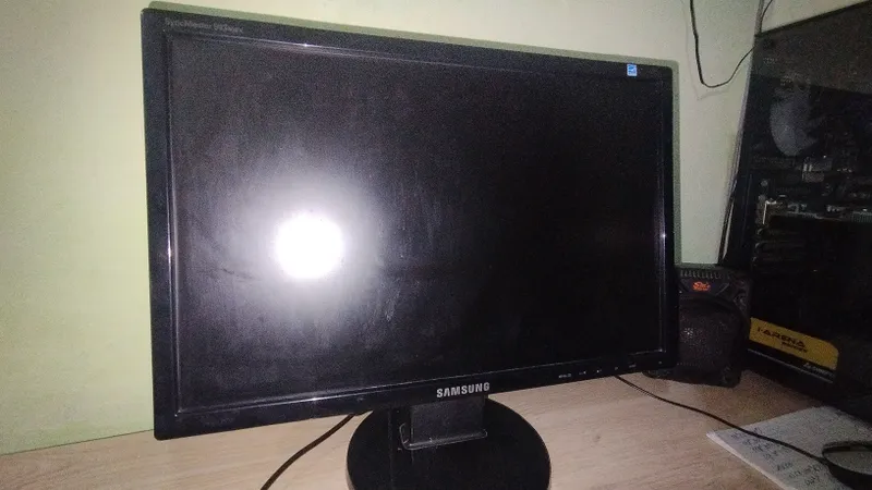 Монитор Samsung SyncMaster 943NWX