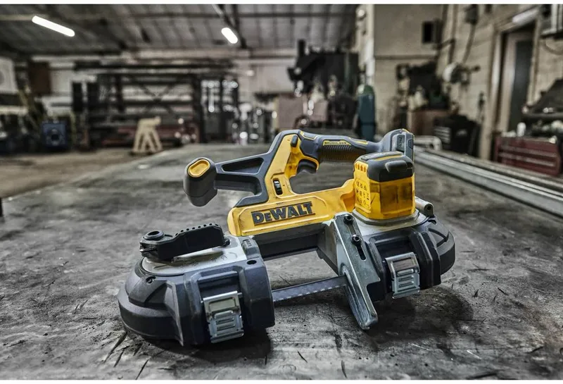 Аккумуляторная ручная ленточная пила Dewalt DCS378N. — фото 4