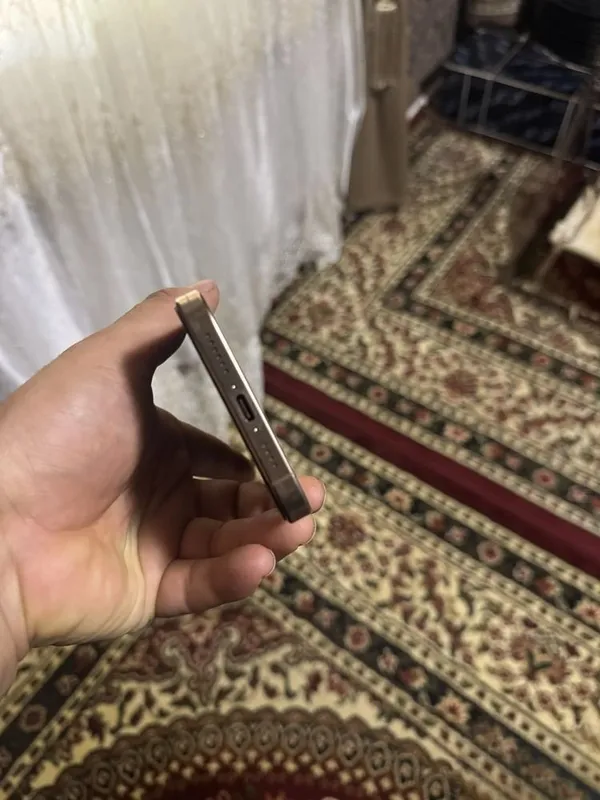 iPhone 16 pro max gold titanun 7 iPhone 16 pro max gold titanun 7