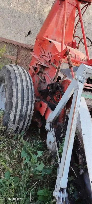 Kipi 2.4 sotiladi 9talik pichoqda 2