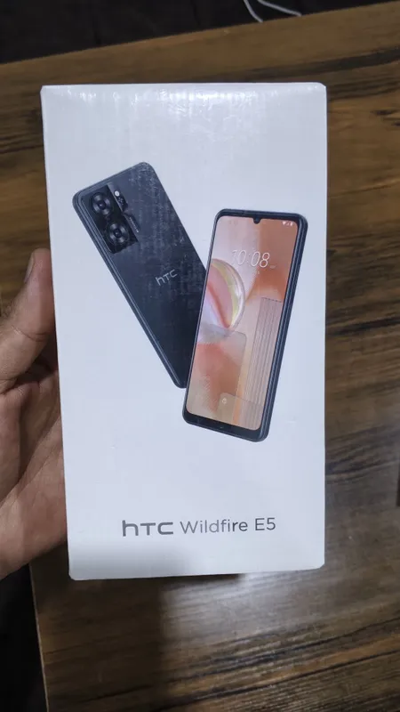 На изображении представлен смартфон HTC Wildfire E5. Экран: 6.745 дюй На изображении представлен смартфон HTC Wildfire E5. Экран: 6.745 дюй