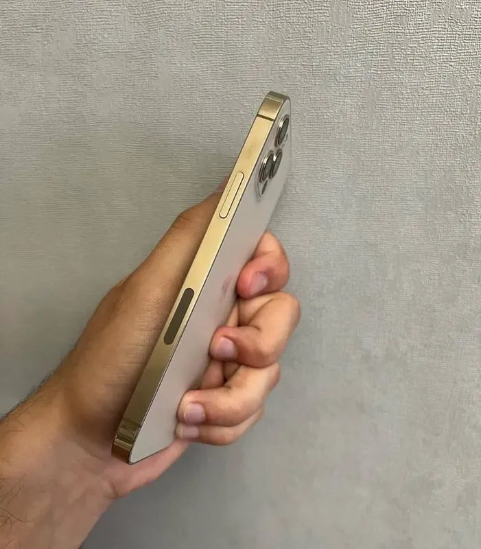 iPhone 12 Pro, золотой 3