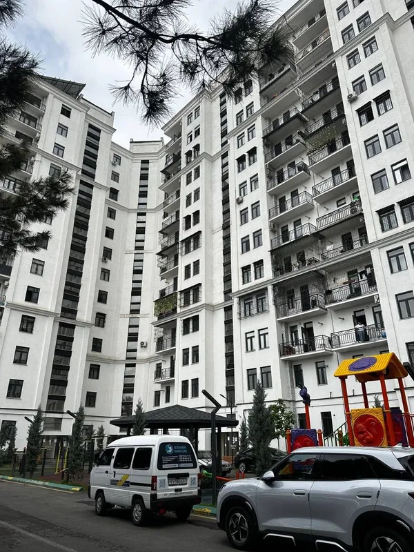4 xonali kvartira, 130 m2, Yakkasaroy 1