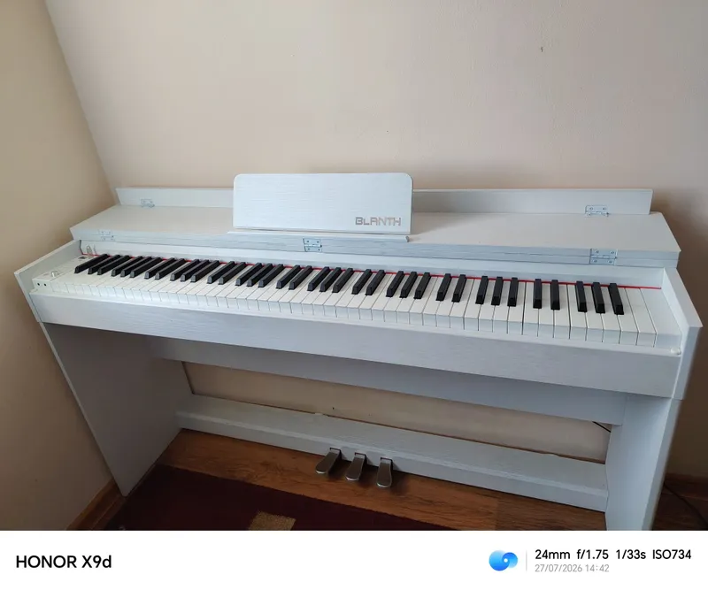 BLANTH pionino yangi 3 BLANTH pionino yangi 3