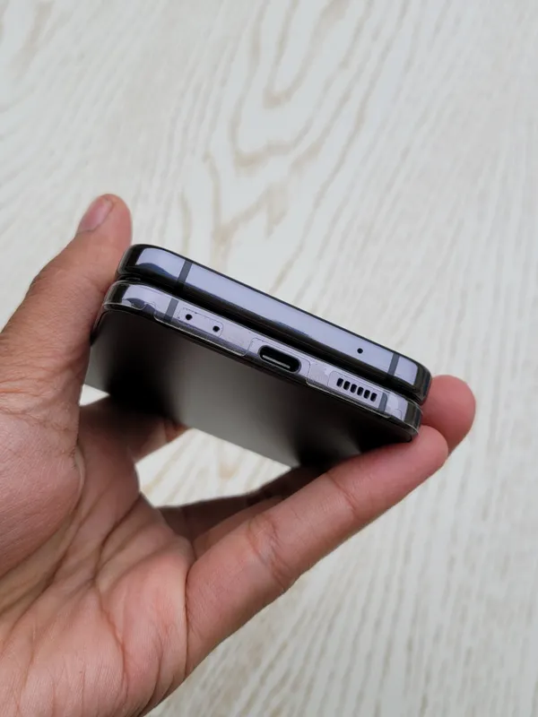Samsung Galaxy Z Flip 4. Hotira 8/256 GB. Black 6 Samsung Galaxy Z Flip 4. Hotira 8/256 GB. Black 6