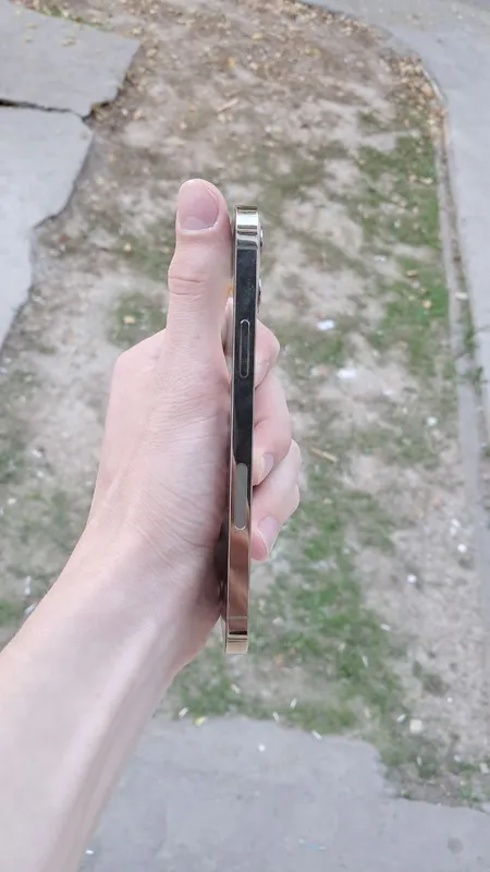 iPhone 12 pro sotiladi 3