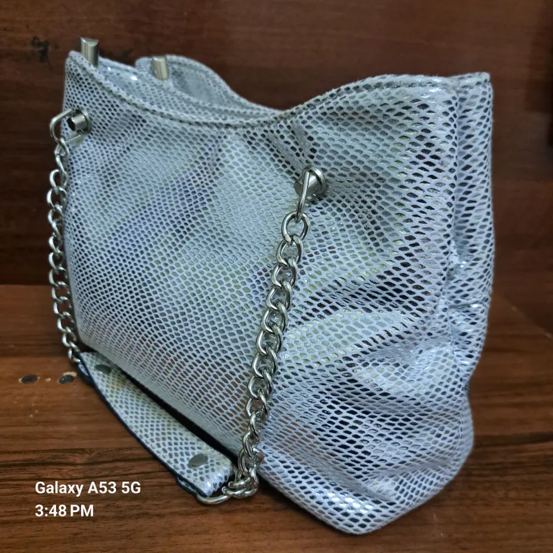 Made in china Серебристая сумка с 2 замками 2 Made in china Серебристая сумка с 2 замками 2