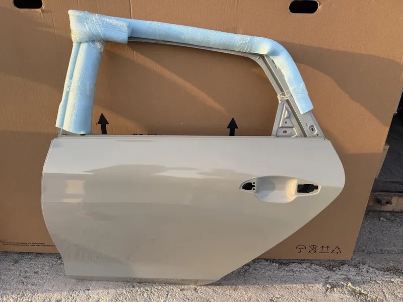 KIA K5 Дверь Задняя KIA K5 Дверь Задняя
