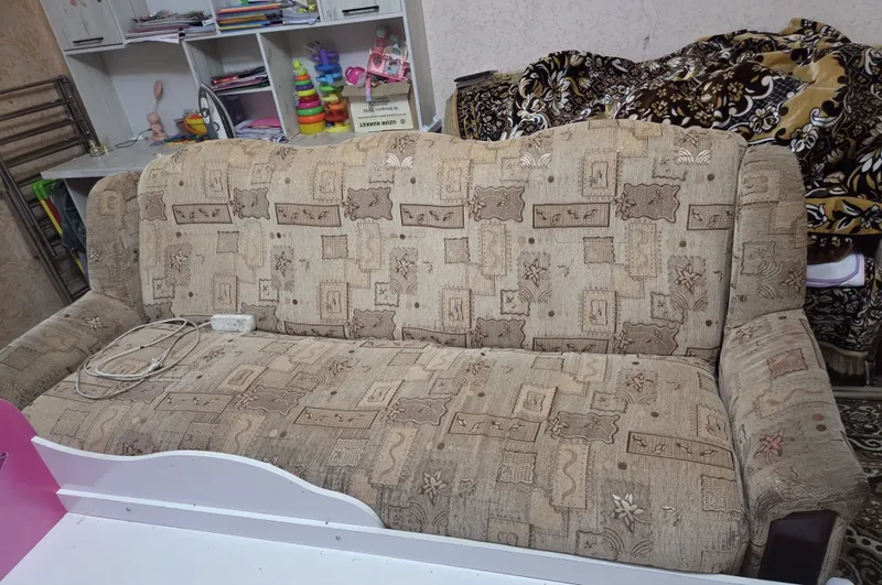 2 ta divan. Tekin beraman. Yaxshi holatda. Zudlik bilan olib ketish kerak. 1 2 ta divan. Tekin beraman. Yaxshi holatda. Zudlik bilan olib ketish kerak. 1