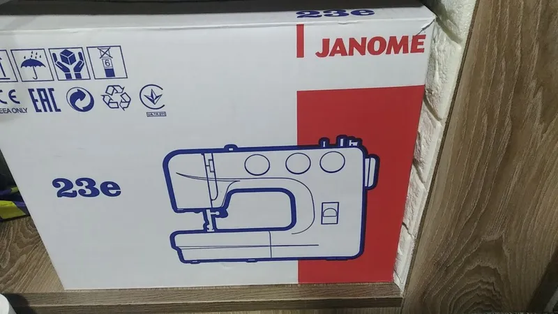 Продаётся машинка Janome 23e