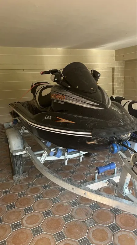 Продам гидроцикл Jet Sky 4 Продам гидроцикл Jet Sky 4