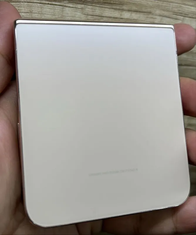 Продам Samsung Galaxy Z Flip 4 Pink Gold б/у 256 ГБ, экран не работает 4 Продам Samsung Galaxy Z Flip 4 Pink Gold б/у 256 ГБ, экран не работает 4