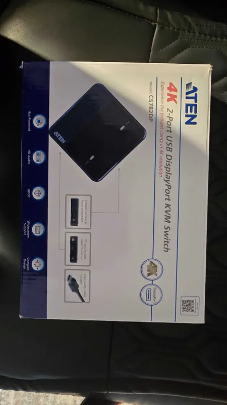 4K 2-Port USB DisplayPort KVM Switch