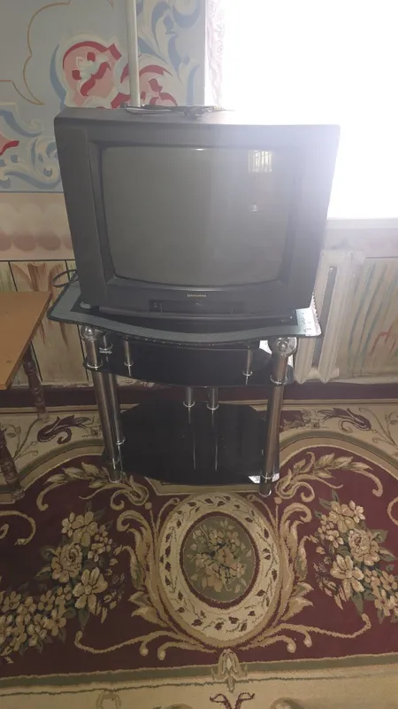 Телевизор с подставкой