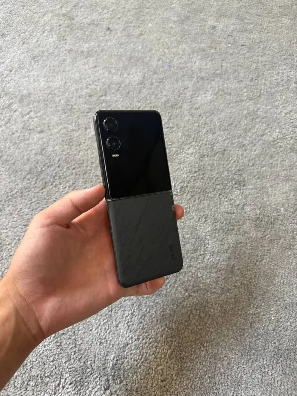 Infinix Zero Flip 12/512 4