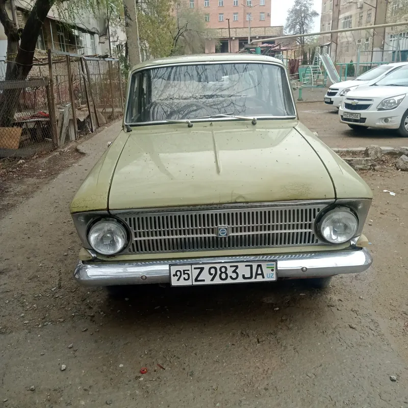 Москвич бу. . но на ходу. Мотор хороший цена 6 мил договорная — фото 3