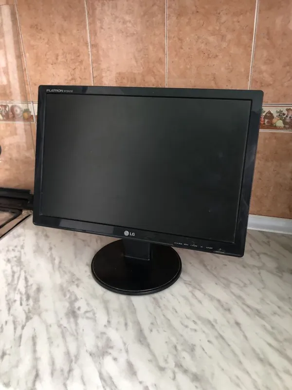 Экран компьютера LG 2