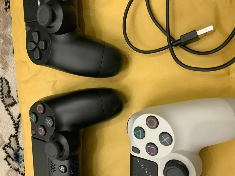 PS4 DualShock 4 judayam yaxshi holatda — фото 1