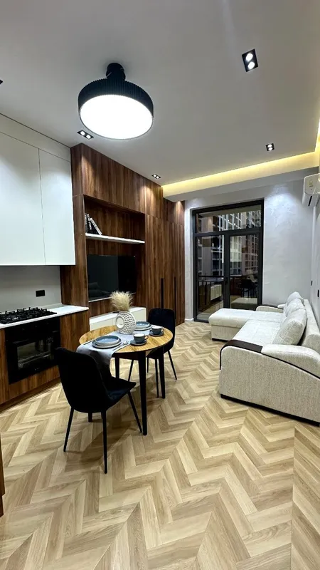 1-комнатная квартира, ЖК Imperial Club (Юнусабадский район), авторский евроремонт, вид во двор — фото 5