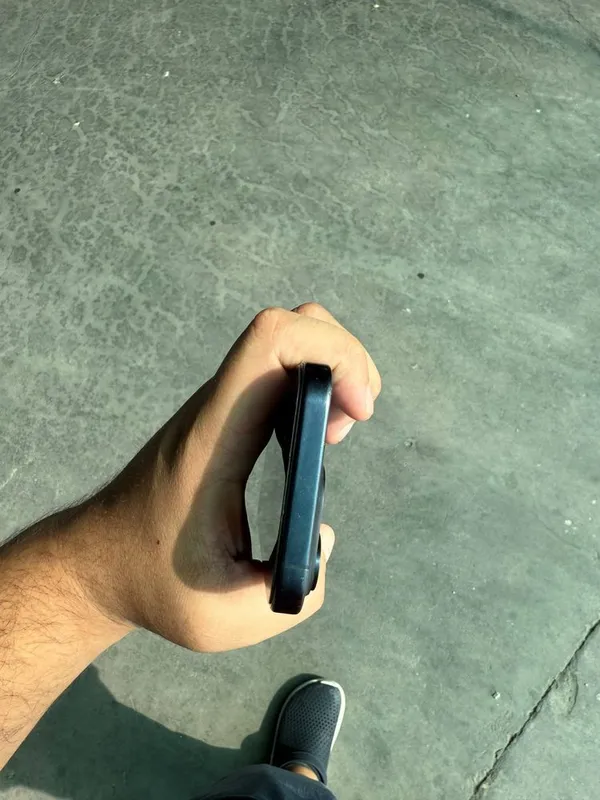 iPhone 15 pro blue 4