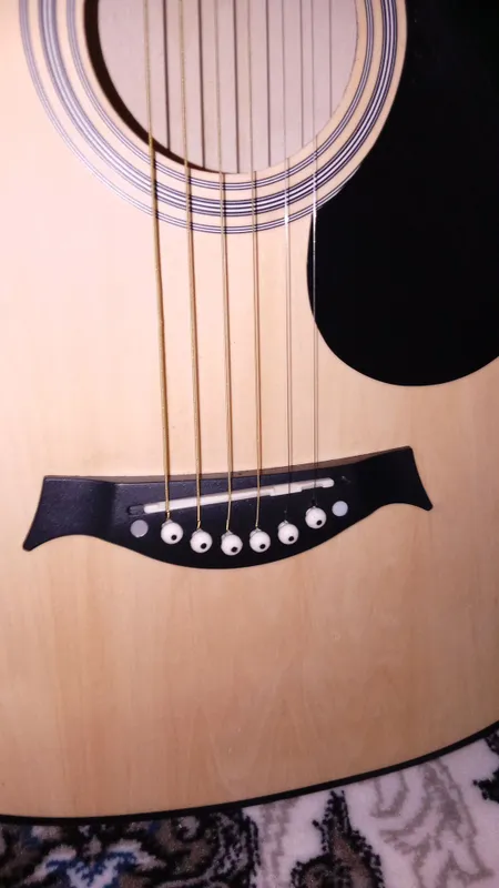 Yamaha gitarasini sotaman, shoshilinch pul kerak 3