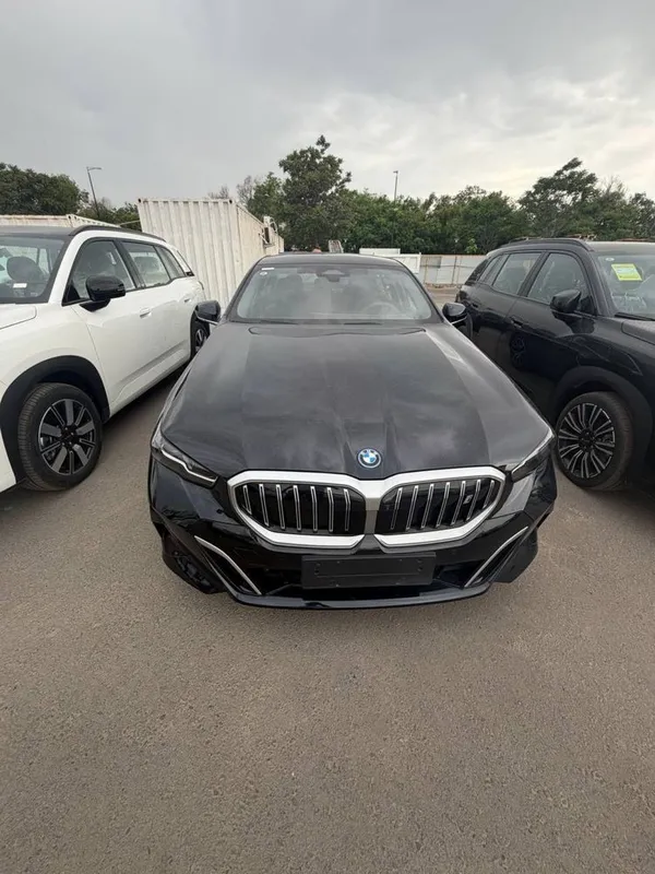 Bmw i5 40L рестайлинг 2025 1 Bmw i5 40L рестайлинг 2025 1