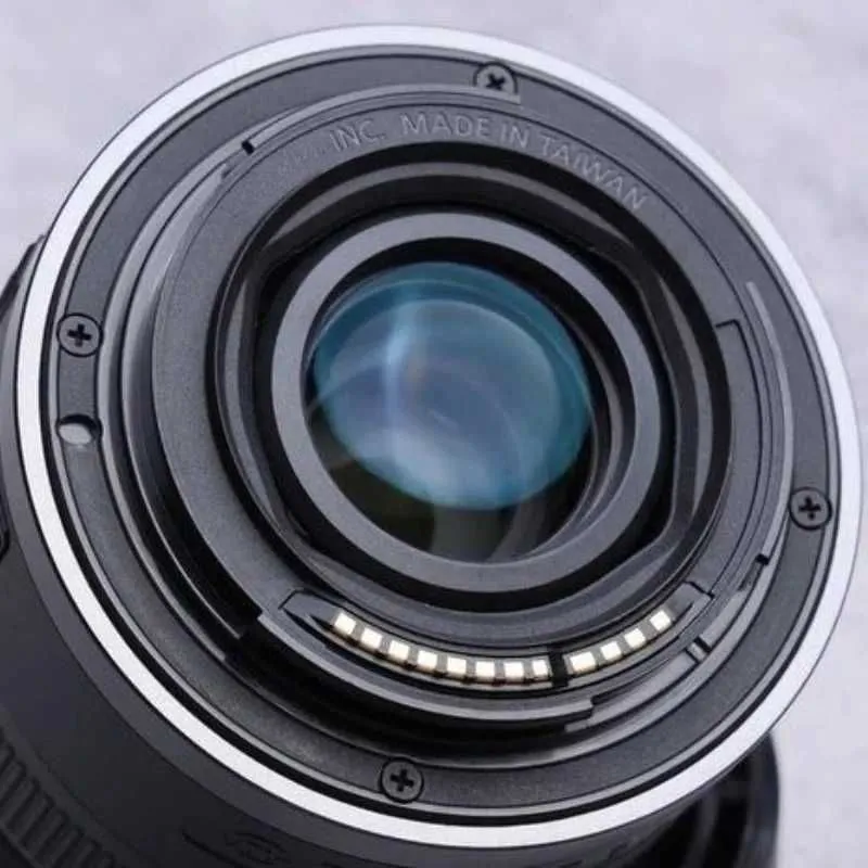 Полнокадровый объектив RF 24-50 мм F4.5-6.3 IS STM со стандартным 3