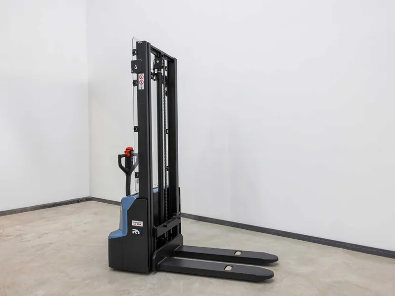 Штабелер электрический Royal Forklift 1 200 кг / штаблер / shtabler — фото 7 Штабелер электрический Royal Forklift 1 200 кг / штаблер / shtabler — фото 7