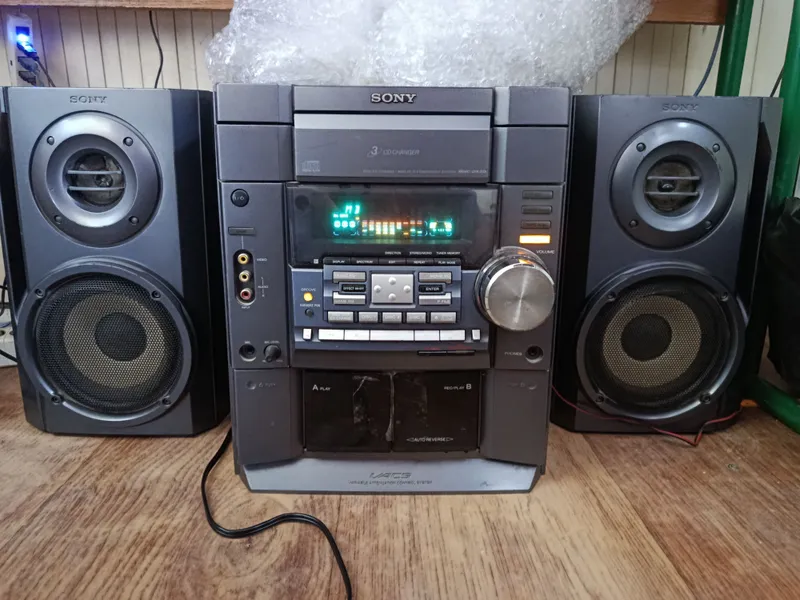 Музыкальный центр Sony 2 Музыкальный центр Sony 2