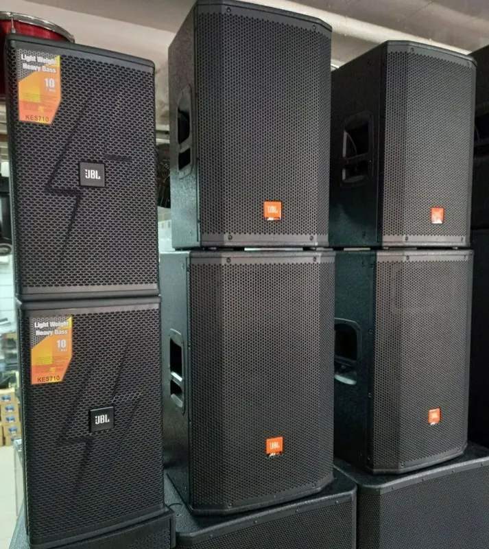 Активные калонки JBL 15 дюймов с усилителем 2х300 ватт.