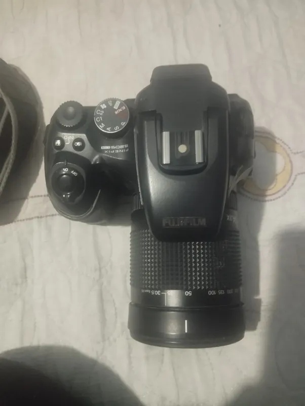 Срочно продам фотоаппарат Fujifilm finepix s205exr