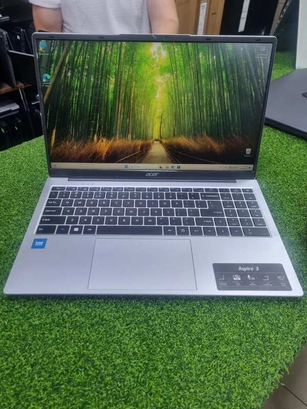 Acer noutbuk Celeron N4500 8GB RAM 256GB SSD tezkor va arzon 1 oy kafo