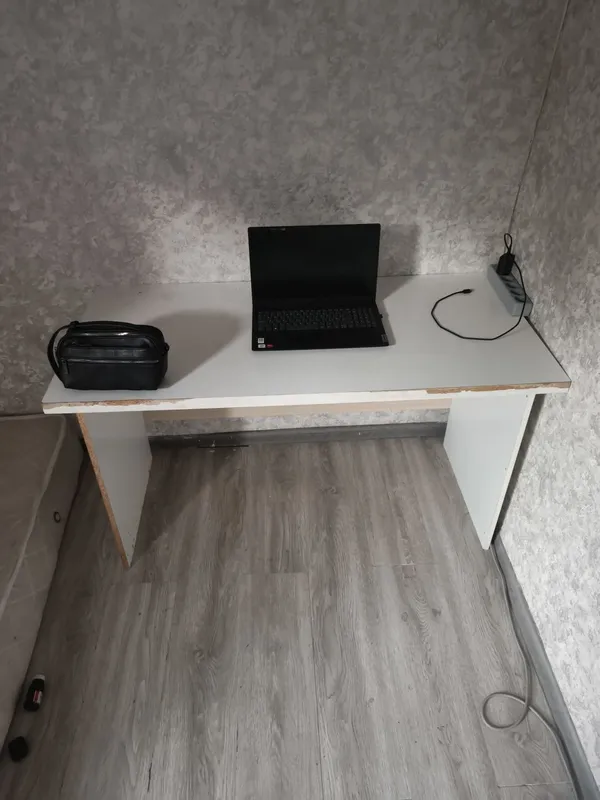 Stol uy va ofis uchun