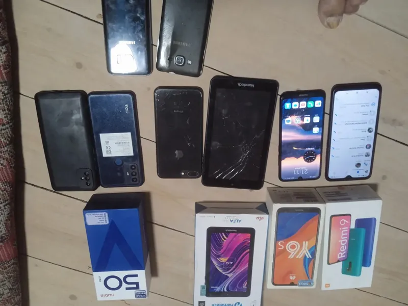 Telefonlar registratsiyadan otmagan ishlab turibdi zapchastham bor Telefonlar registratsiyadan otmagan ishlab turibdi zapchastham bor